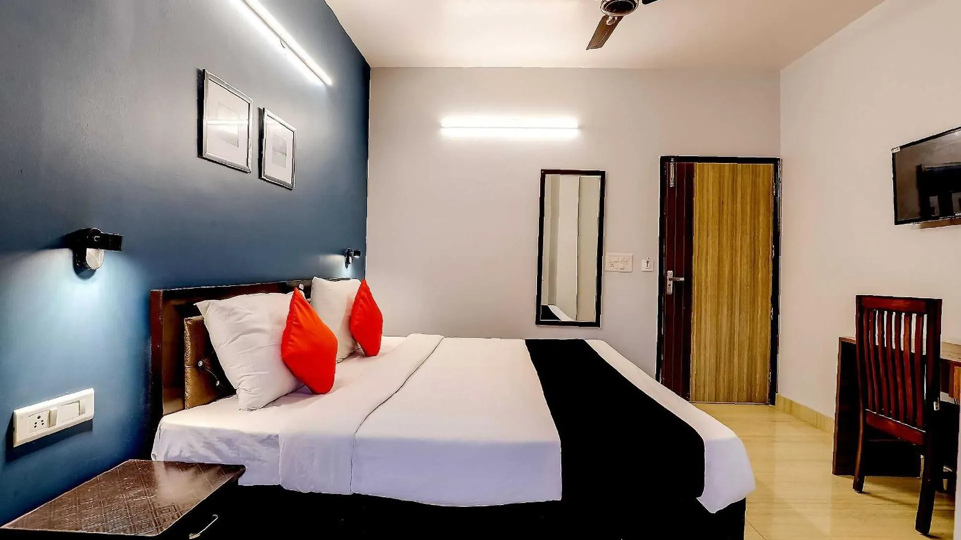 Collection O 71756 Hotel Silver Arrow Near Pacific Mall Tagore Garden Delhi