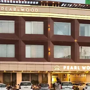 pearl-wood-zirakpur.shimlahotels.net/
