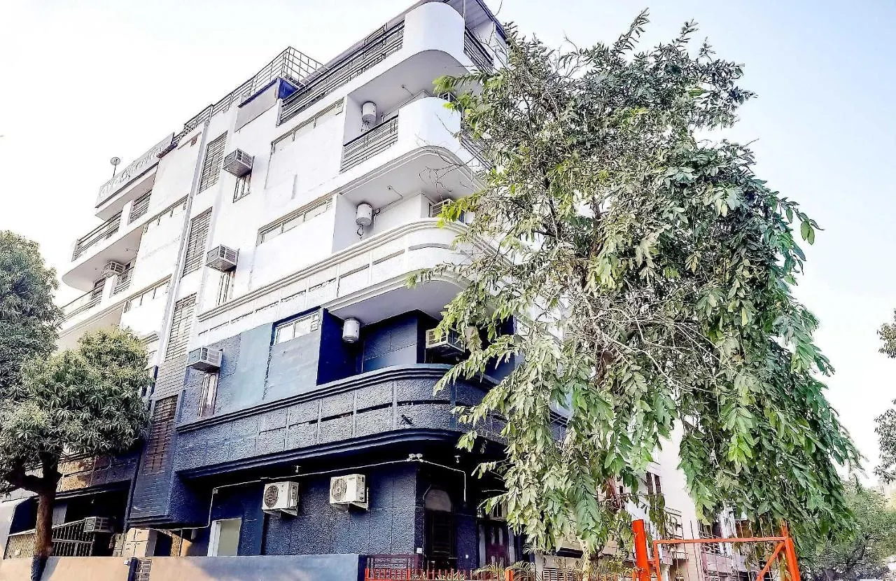 Collection O 71756 Hotel Silver Arrow Near Pacific Mall Tagore Garden Delhi  Indien
